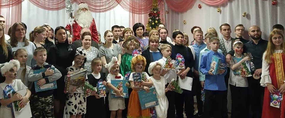 Волонтёры дарят Новогоднее чудо детям Нижнего Тагила 