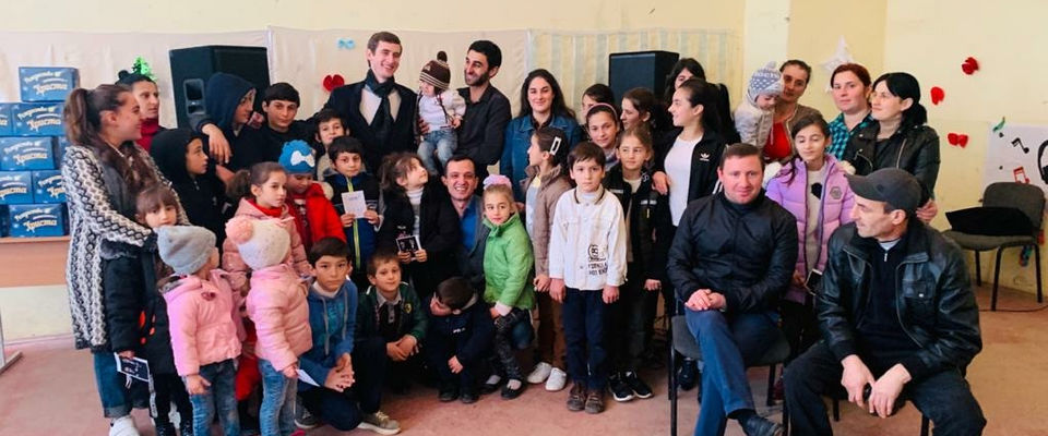 Фонд «Рука помощи» организовал Рождественский праздник в абхазском селе Агубедиа 