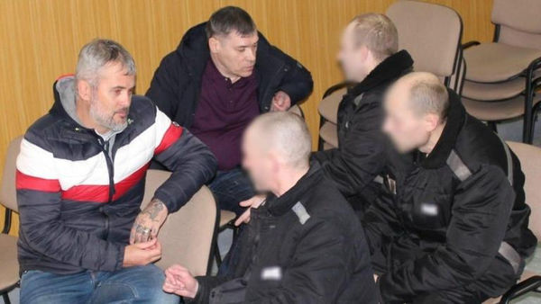 «Мы стояли на коленях и плакали» — Леонид Семиколенов о служении в тюрьмах