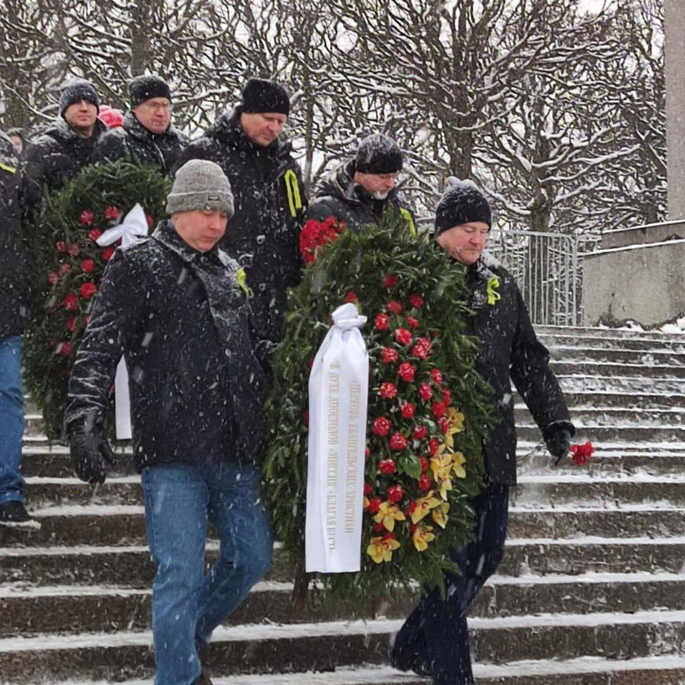 Возложение венков на Пискарёвском кладбище в годовщину снятия блокады  Ленинграда - РОСХВЕ