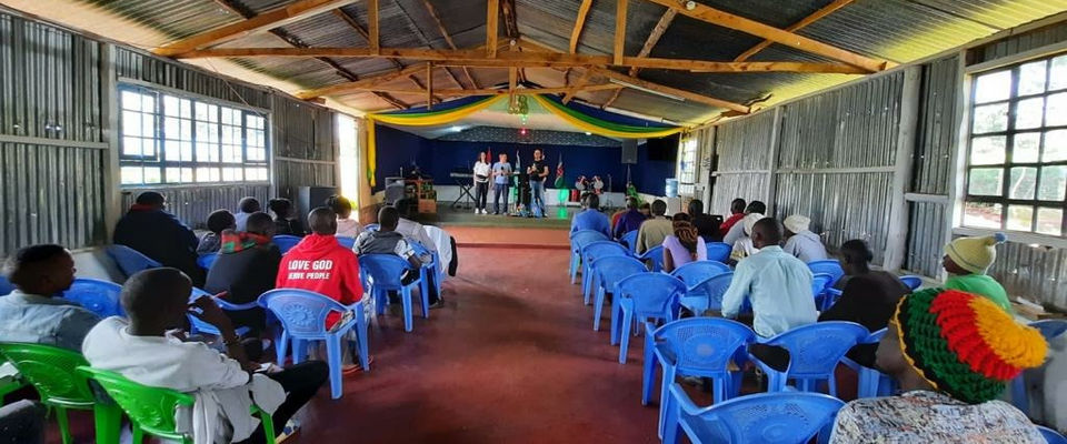 Миссионер из Красноярска провел уроки в миссионерской школе в Кении