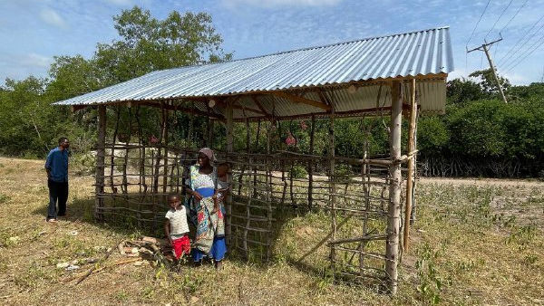 Миссионеры «Краеугольного камня» помогли отремонтировать дом кенийской семье