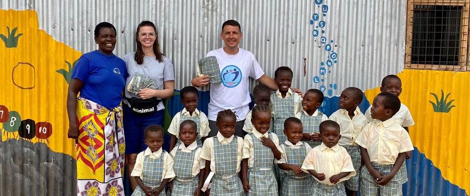 Миссионеры из Красноярска помогли с пошивом школьной формы для кенийских детей