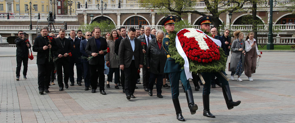 Евангельские христиане возложили цветы к Могиле Неизвестного солдата в Москве