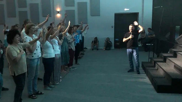 Десятки людей посетили Школу Евангелия в Новосибирске