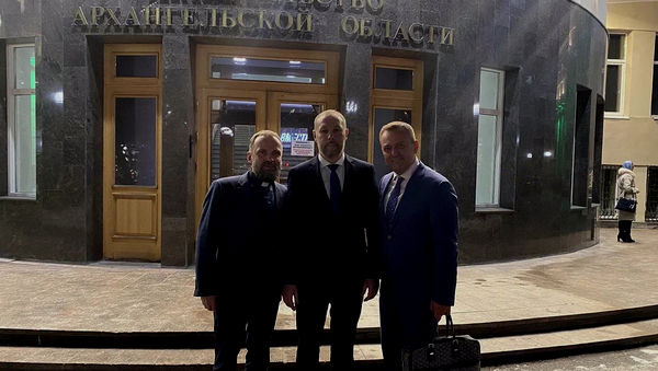 Епископ Дмитрий Шатров и пастор Дмитрий Таранов встретились членами администрации Архангельской области