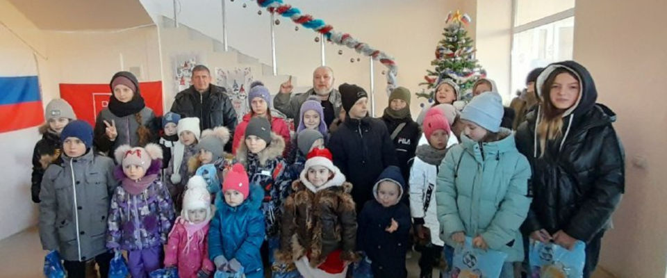 Основатель силового шоу «Русские медведи» выступил перед детьми Мариуполя