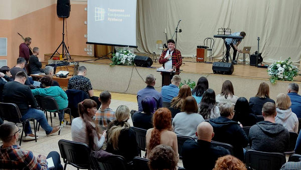 Священнослужители из пяти регионов Сибири посетили конференцию для людей, специализирующихся на несении служения в местах лишения свободы