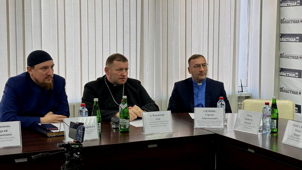 Полномочный представитель Начальствующего епископа РОСХВЕ в Иркутской области принял участие в круглом столе о проблемах снижения рождаемости