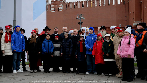 В День народного единства Сергей Ряховский участвовал в церемонии возложения цветов