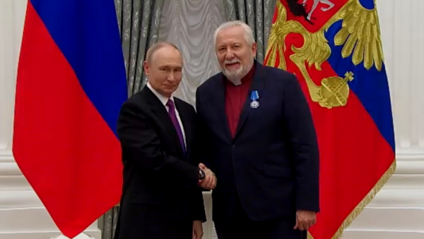 Президент РФ Владимир Путин вручил Орден Почета Начальствующему епископу Сергею Ряховскому