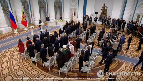 Путин вручает награды в День народного единства