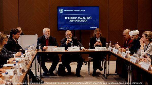 Этику работы СМИ обсудили на круглом столе в рамках Национальной Духовной Трапезы