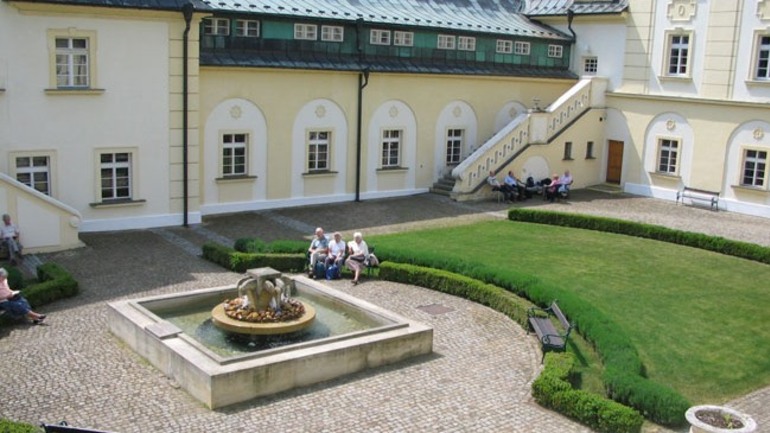 Foreslår at europeiske baptister avvikler skoledriften i Praha