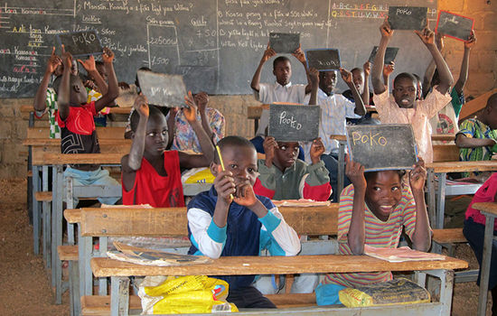 SPEED SCHOOL: Strømmestiftelsen får en ekstrabevilgning fra Norad på 43,2 millioner kroner til Speed School, i Vest Afrika. Her fra et klasserom i Burkina Faso. FOTO: Strømmestiftelsen