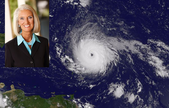 BUDSKAP FRA GUD: Anne Graham Lotz (innfelt) mener orkanen Irma (bildet) og andre naturkatastrofer bringer budskap fra Gud. FOTO: AnGeL Ministries og NASA/NOAA GOES Project