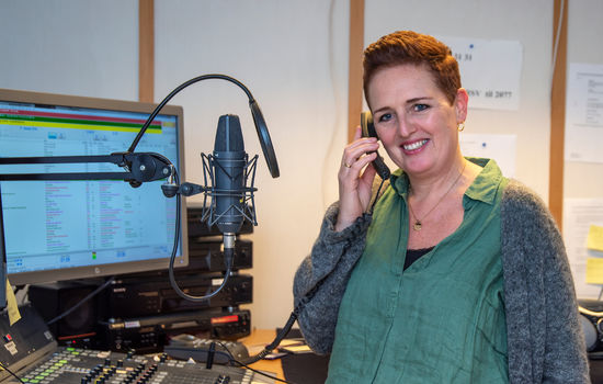 TRU PÅ RADIO: Anne Birgitte Lillebø Bøe har trua på at kristen radio kan treffa menneske som ikkje kjenner Jesus frå før. Nyleg tok ho over som dagleg leiar og ansvarlig redaktør i pTro. FOTO: pTro