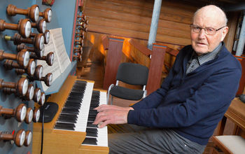 Nifingret organist (89) berger salmekabalen