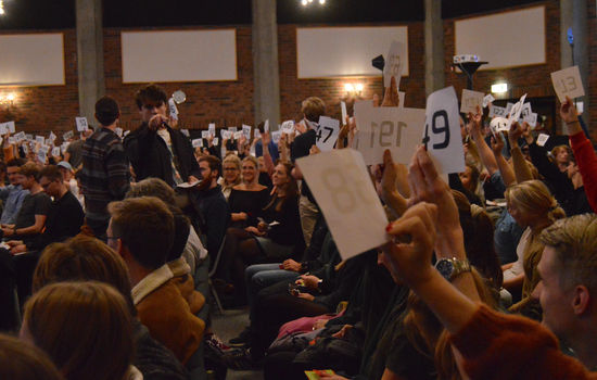 STØTTE: Et stort flertall på KRIKs generalforsamling i Porsgrunn gikk inn for landsstyrets vedtak som åpner for at homofilt samlevende kan være leirledere i organisasjonen. Foto: Stein Gudvangen, KPK.