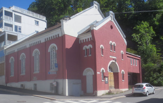 TIDLIGERE KIRKEBYGG: Fra 1871 til 2012 hadde Arendal metodistmenighet sin kirke her. Nå er bygget på ny solgt. Foto: Nils-Petter Enstad