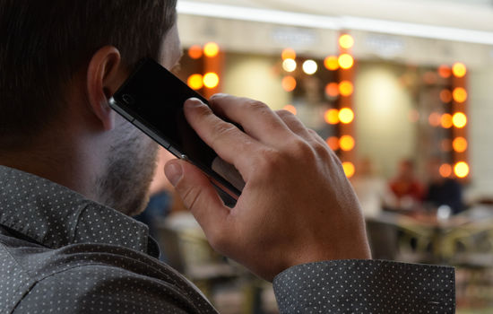 SAMTALETILBOD: Sjømannskyrkja opprettar eit samtaletilbod på telefon for tilsette i verksemder som har beredskapsavtale med dei. ILLUSTRASJONSFOTO: Mimzy/Pixabay