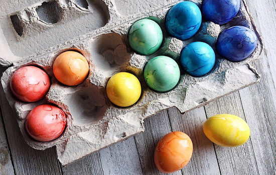 PÅSKE: Hardkokte egg har hørt hjemme i feiringen av påske helt siden høytiden ble innstiftet mens jødene var i fangenskap i Egypt. Foto: Wokandapix/Pixabay.