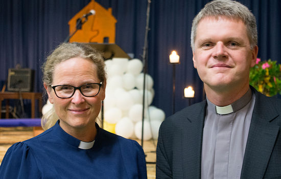 STILLER: Anne Mari Schiager Topland (til venstre) og Jarle Skullerud lar seg gjerne gjenvelge som henholdsvis nestleder og formann på Frikirkens synodemøte i juni. Foto: Inge Auberg.