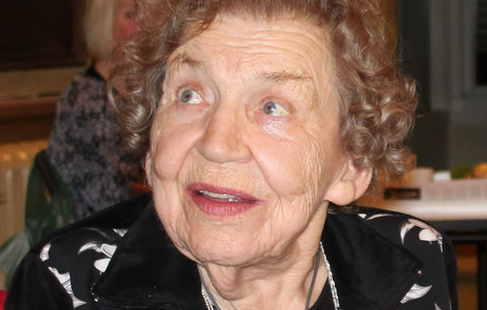 SALMEDIKTER: Salmedikteren Gerd Grønvold Saue er død. Bildet ble tatt i anledning hennes 90-årsdag i januar 2020. FOTO: Nils-Petter Enstad