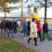 TRE GRUPPER: Dette var den siste av tre grupper som gikk pilegrimsvandringa til Trosopplæringskonferansen denne morgenen. FOTO: Ingunn Marie Ruud, KPK
