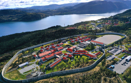 NYTT PROSJEKT: Eldre innsatte ved Bergen fengsel skal i samarbeid med Frelsesarmeen få et bedre tilbud enn de har i dag. Foto: Bergen fengsel.