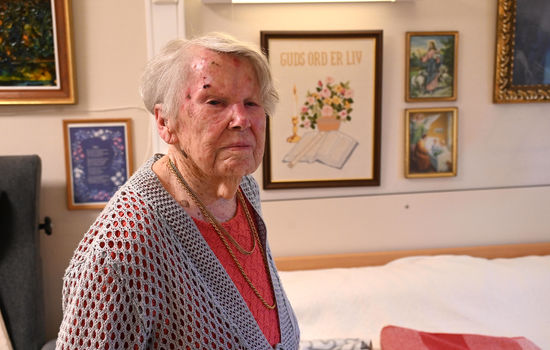 LIVET: – Jeg har et meningsfylt liv, men med en så høy alder, er jeg forberedt på å flytte fra denne verden, sier 105-åringen Annie Arnesen. Foto: Boe Johannes Hermansen, KPK.