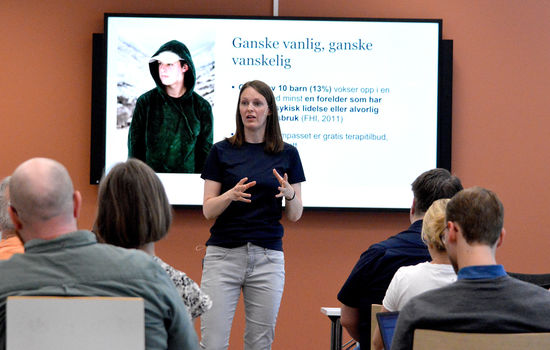 VIKTIG: – Kirker og kristne organisasjoner spiller en kjempeviktig rolle ved å tilrettelegge for gode og trygge fellesskap for barn og unge, sier Janne Dale Hauger i Blå Kors. Foto: Stein Gudvangen, KPK.