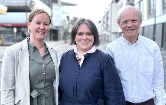 LEDERTRIO: Den første lederen for Spir, Eva Klokkerud, flankeres av sine nestledere Lene Beate Nordengen og Asbjørn Sagstad etter valget på generalforsamlingen. Foto: Spir.