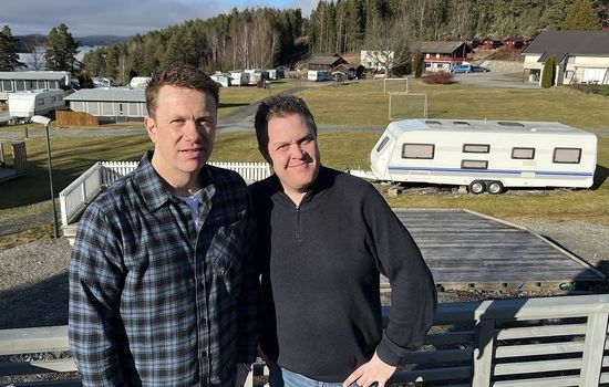 ARV: Lars Buer (til venstre) og kameraten Ole Kristian Tjernæs står bak den nye versjonen av Bedehusmusikkfestivalen som arrangeres igjen i juni etter 18 års pause. Foto: Privat.