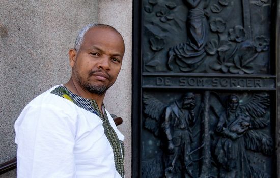 STENGT: – Det er flere som gang på gang stoppes og ikke gis jobbmuligheter i norske menigheter. Det oppfatter jeg som strukturell rasisme, sier Lemma Desta. Foto: Kjersti McElwee, KPK.