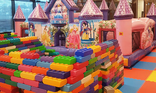 Детская игровая зона с Мега Лего на ледовом шоу  Золушка
