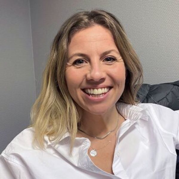 Ferdig dekket bord - Maria Torgussen Helgerud