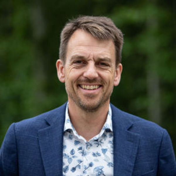 Relasjoner. Menighetsfamilien. Håkon Hustad