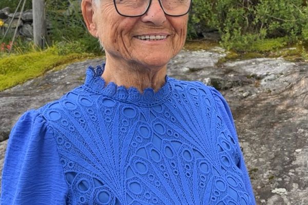 Begravelse av Kari Eidsnes i Ostereidet Kirke  Fre 01.08 kl 1030