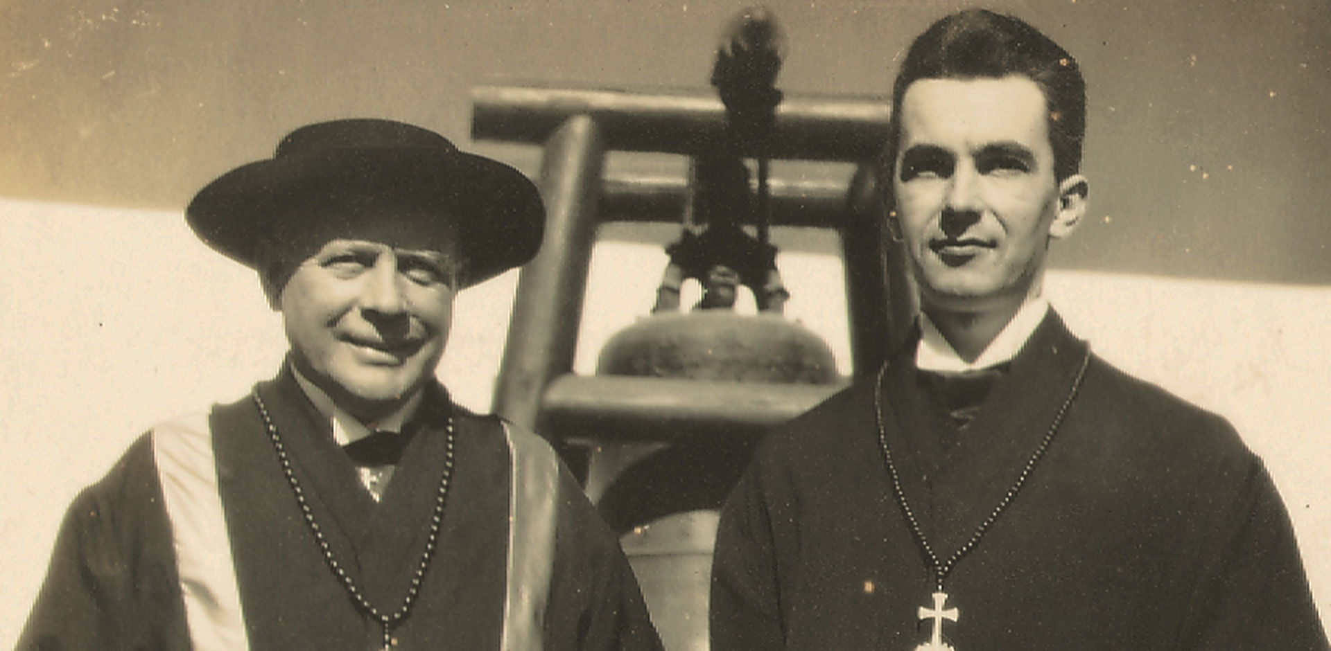 Karl Ludvig Reichelt (til venstre) og hans unge assistent Notto Normann Thelle i Nanjing på 1920-tallet.
