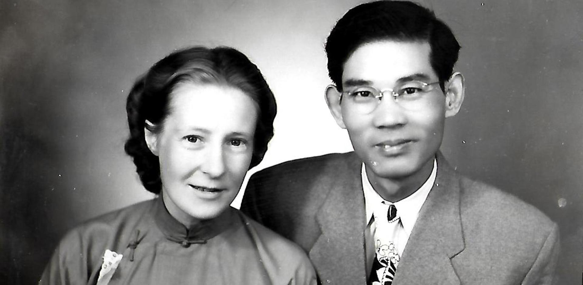 Danske Annie Lemming var 27 år da hun møtte den tidligere buddhistmunken Tao-Wen Chang på Dao Fong Shan.  Misjonærene på senteret satte ikke pris på kjærligheten som var oppstått mellom de to.