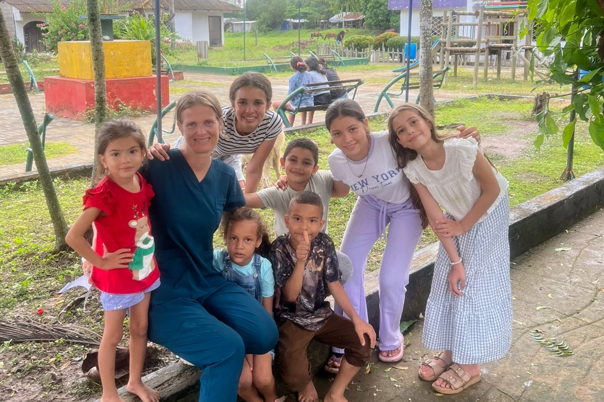 Tjene utenfor kirkens vegger