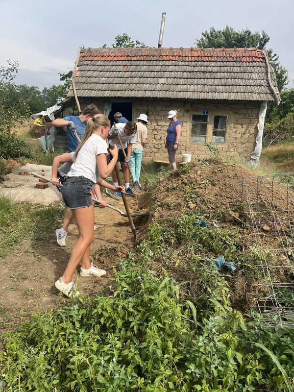En reise for å Gi og Lære: Ungdommers møte med Romania
