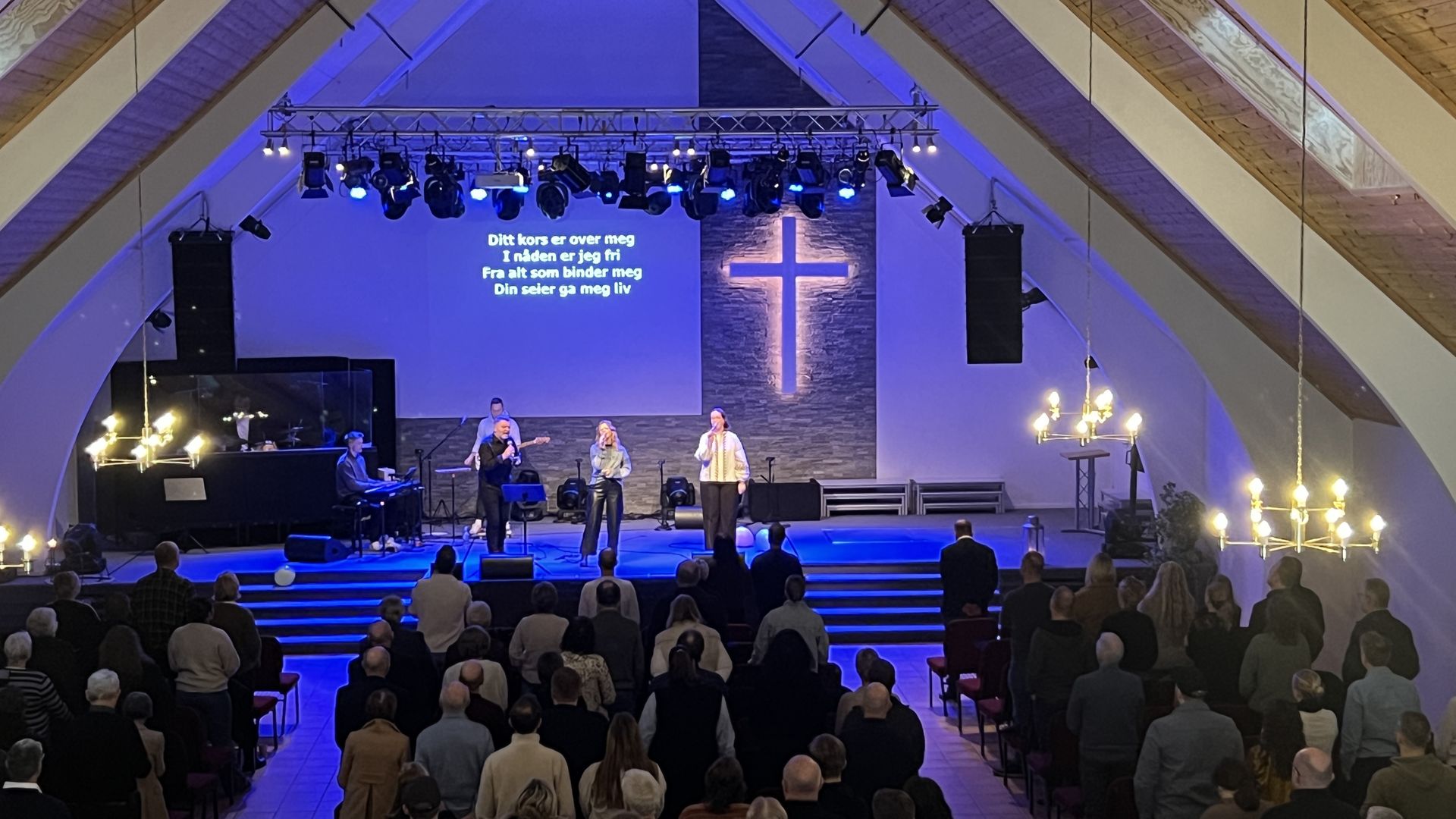 Å nå mennesker for Jesus og tjene andre med glede.