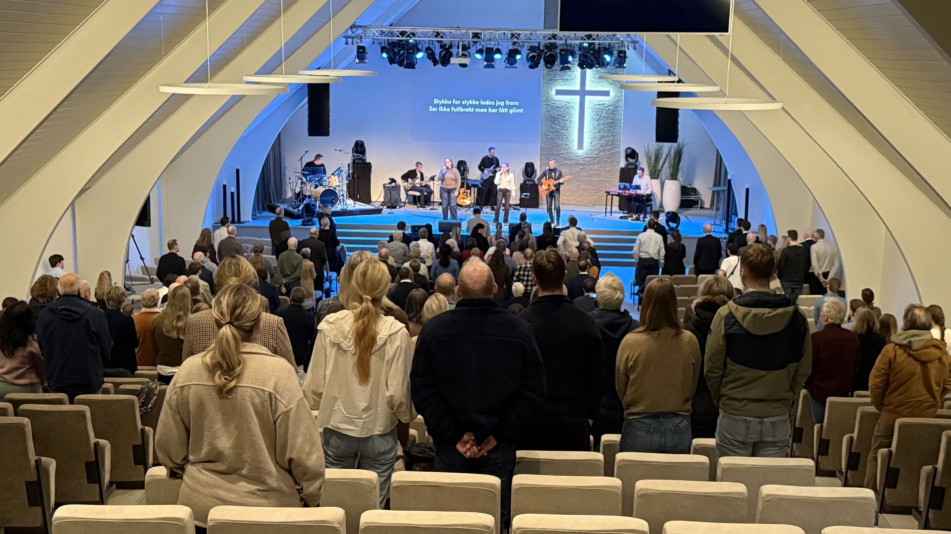 Å nå mennesker for Jesus og tjene andre med glede.