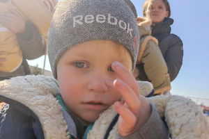 A Ukrainian Border Town Becomes a Place of Refuge for Families Fleeing West   