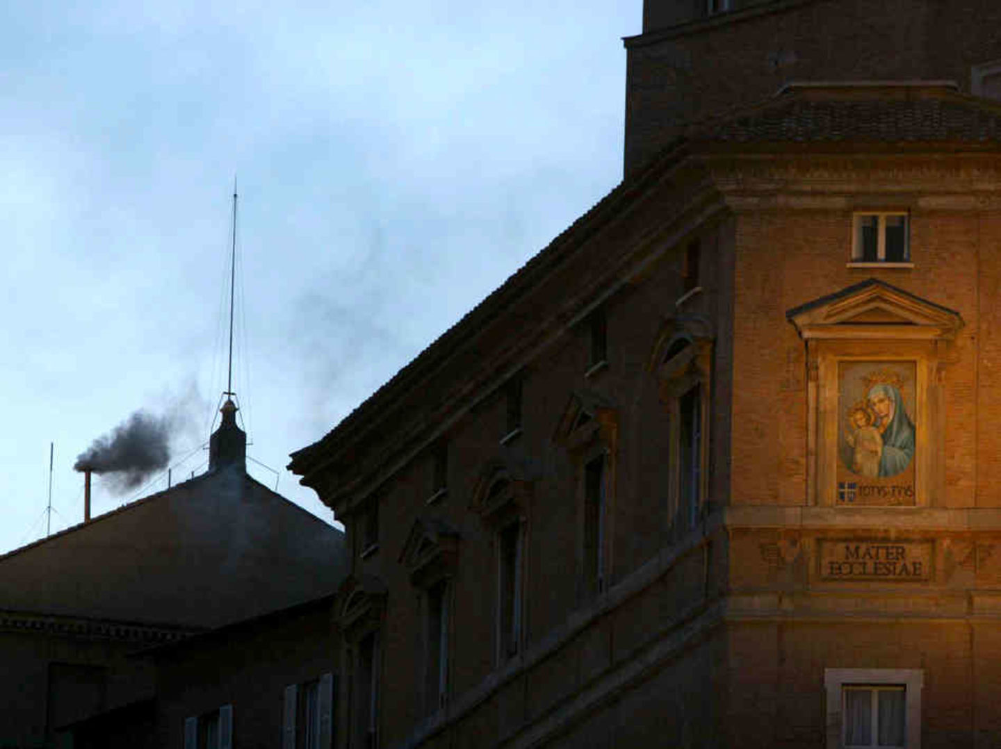 Черный дым в Ватикане