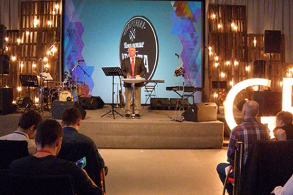 «Бог говорит» - 11-ая ежегодная конференция молодых лидеров в фотографиях