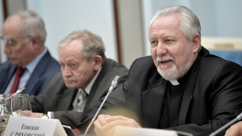 Епископ Сергей Ряховский наглядно продемонстрировал на Президентском совете абсурдность некоторых положений «Закона Яровой»