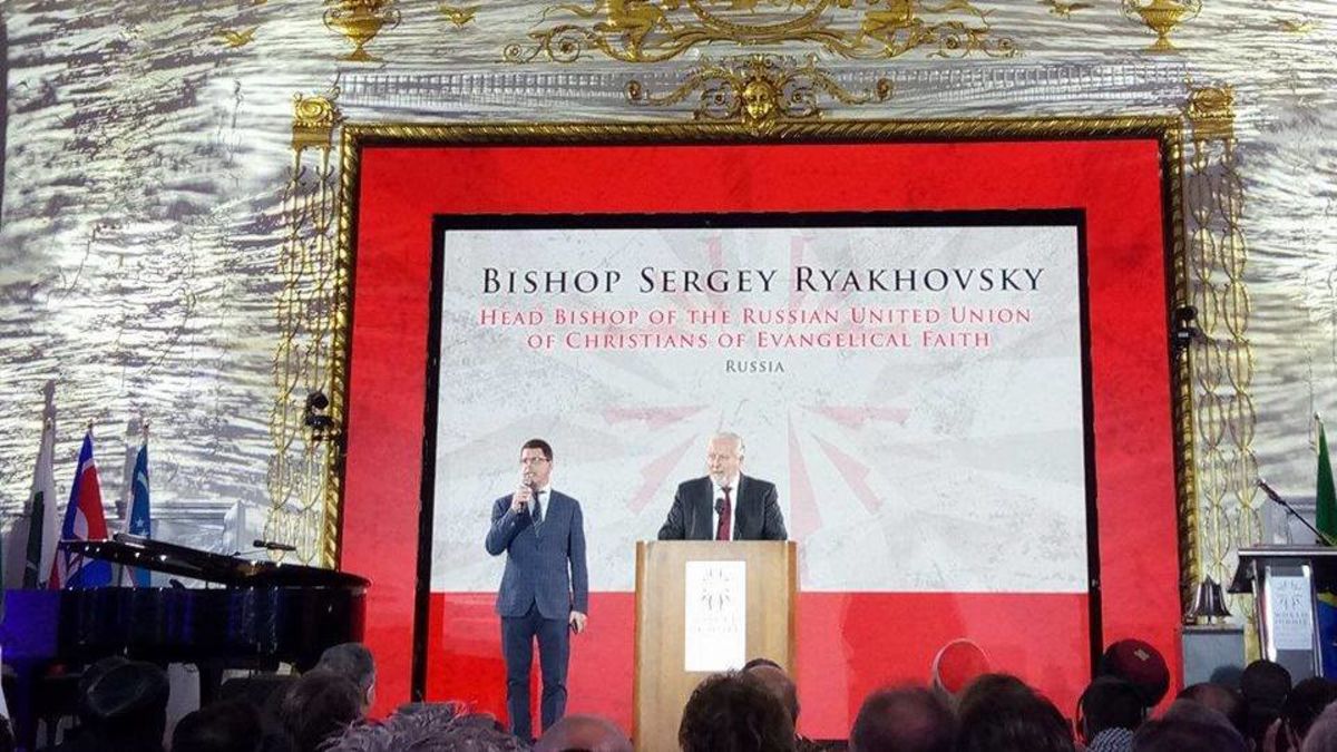 Епископ Сергей Ряховский открыл молитвой VI Пленарное заседание Саммита в защиту гонимых христиан